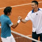 Switzerland's Roger Federer, left, shakes hands with Sweden's Robin Soderling after being...