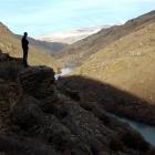 The rugged Roxburgh Gorge and Lake Roxburgh. Photo by Stephen Jaquiery.