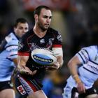 The Warriors' Simon Mannering gets a pass away against the Sharks. Photo Getty Images
