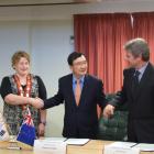 Ulsan Metropolitan City deputy mayor  Dong-Ho Oh, Queenstown Mayor Vanessa van Uden and...