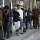 Unemployment queues could stay long this year. Photo by Reuters.
