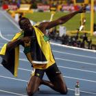 Usain Bolt of Jamaica celebrates winning the men's 200 metres final. REUTERS/Michael Dalder