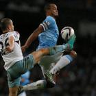 West Ham's Joe Cole (L) challenges Manchester City's Vincent Kompany. REUTERS/Phil Noble