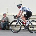 Winner Alison Shanks leads the field on her way to victory in the women's section of the NZ Cup...
