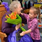 Rachel Reynolds Kindergarten pupil Alicia Linton (4) hugs the ‘‘Queen’’, Glendale Retirement Home...