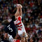 Japan's Hendrik Tui (R) and Scotland's Jonny Gray compete for  the ball in a lineout. Photo Reuters