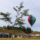  The Sunrise Balloon balloon about to land. PHOTO: PAUL TAYLOR