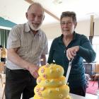 Marking the Dunedin Beekeepers Club's 40th anniversary and cutting into the bee-themed cake are...