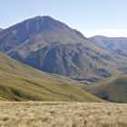 A view of the Kakanui Mts. from Danseys Pass. Photo: Getty Images