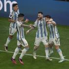 Julian Alvarez of Argentina celebrates with team mates Lionel Messi, Nahuel Molina and Enzo...