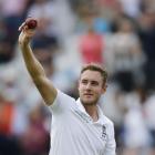 Stuart Broad acknowledges the crowd after taking his fifth wicket. Photo by Reuters.