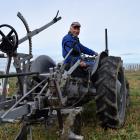 Murray Grainger makes the opening split in the vintage class using his 1954 Ferguson TEA tractor...