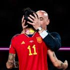Luis Rubiales kisses Jennifer Hermoso after Spain won the Women's World Cup final. Photo: Getty...