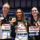 Erika Fairweather poses with her bronze medal alongside gold medallist Italy's Simona Quadarella...