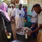 Volunteers distribute food to residents and displaced people in Omdurman, Sudan. PHOTO: REUTERS