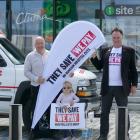 Dunedin Hospital user Sofia Munro, 3, of Balclutha, is flanked by Clutha District Mayor Bryan...