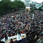 Wellwishers throng the Octagon for Team New Zealand’s victory parade in March 2000. Photo: ODT files