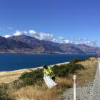 Litter picking by Lake Hawea. Photo: NZTA