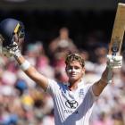 Jacob Bethell acknowledges the crowd after making his first test century. Photo: Reuters 