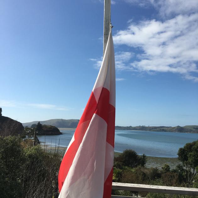 Dunedin residents invited to sign condolence books for Queen Otago