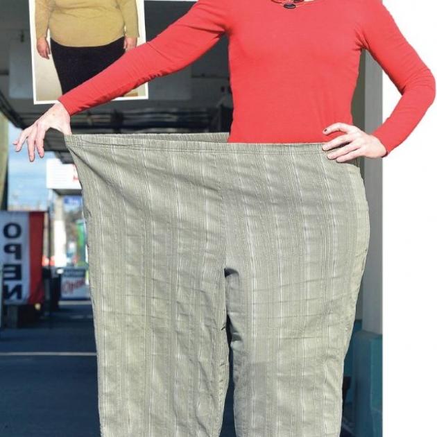  Weight Watcher Sue O'Sullivan, of Milton, models the trousers she used to wear. Photo by Stephen Jaquiery