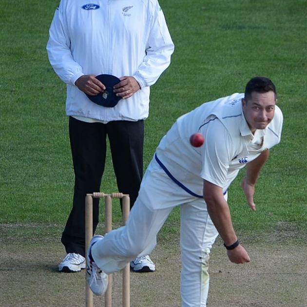 Volts medium pacer Jessie Ryder delivers the ball watched by umpire Tony Gillies during the third day of the Plunket Shield match between Otago and Auckland at the University Oval in Dunedin yesterday. Photo by Peter McIntosh. 