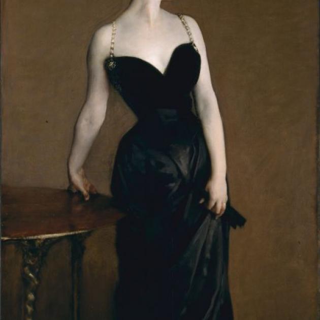 John Singer Sargent repainted the strap to fit overt the woman's right shoulder. Photo: Wikimedia Commons