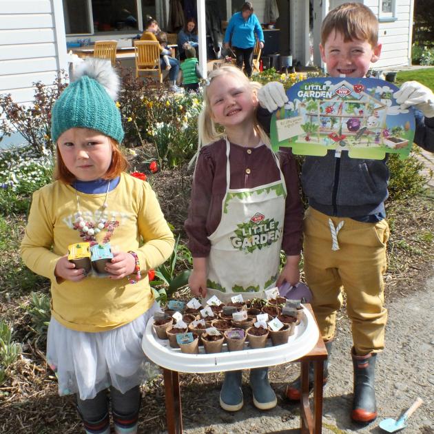  Ida Valley children (from left) Maja Rutherford (4) and her cousins Isla (4) and Leighton...