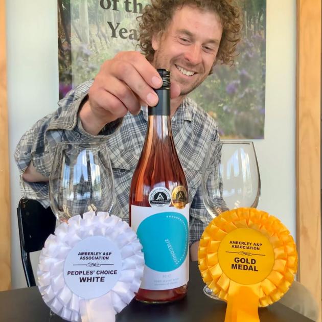 Pete Chapman, of 27 Seconds winery, with the Gold Medal winning and People's Choice 2021 Rosé....