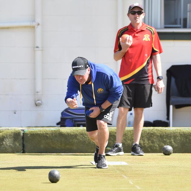 Blackjack Tony Grantham (Birkenhead, Auckland) plays a shot in his match against fellow Blackjack...