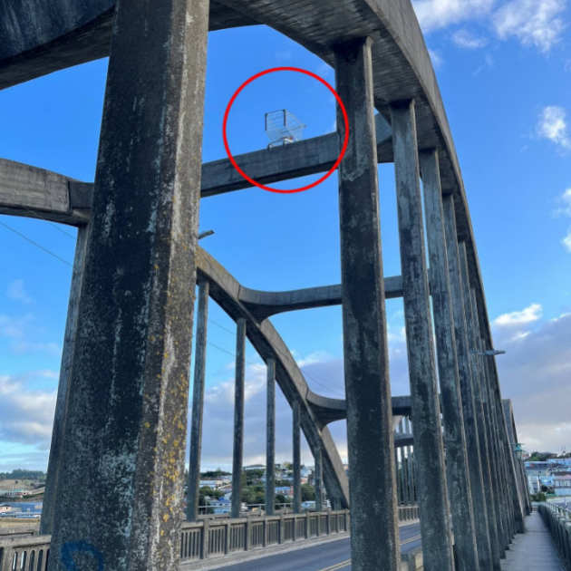 The trolley was placed on the Clutha Bridge in Balclutha. Photo: NZ Police