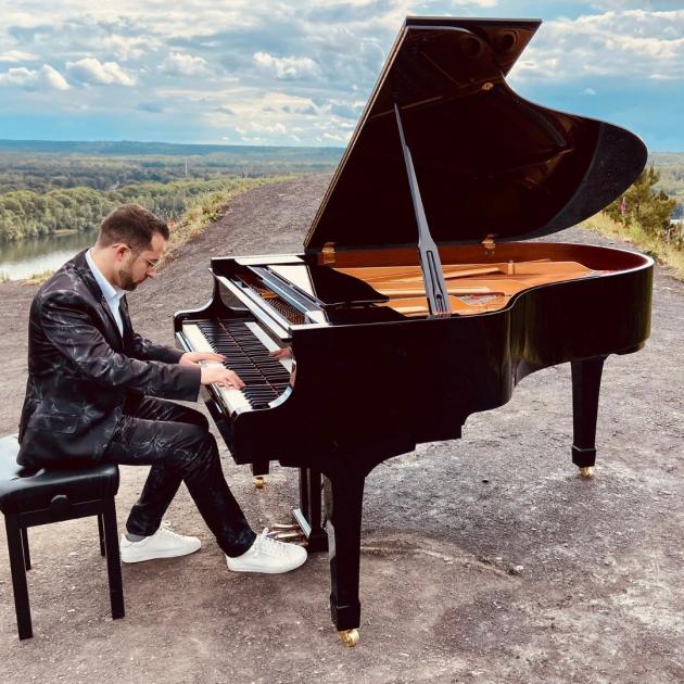 Belgian pianist Daniel Verstappen loves performing and nature so likes to combine the two...