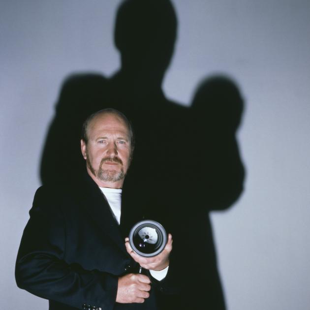 British cinematographer Roger Pratt, BSC poses with a director's viewfinder, circa 1995. Photo:...