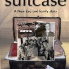 HORNCASTLE'S SUITCASE<br /> <b>Graeme Horncastle (with Mike Bradstock)</b><br /> <i>Pavilions Publishing</i> HORNCASTLE'S SUITCASE<br /> <b>Graeme Horncastle (with Mike Bradstock)</b><br /> <i>Pavilions Publishing</i>