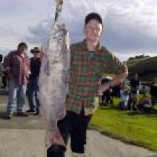 Bill Marshall with his winning 12.585kg groper. Photo by Jane Dawber.