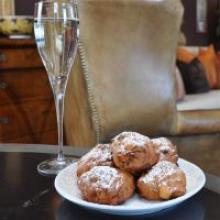 Eichardt's oliebollen, a Dutch pastry similar to a doughnut.