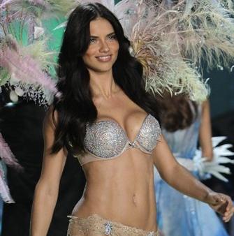 Perry stars on Victoria's Secret runway