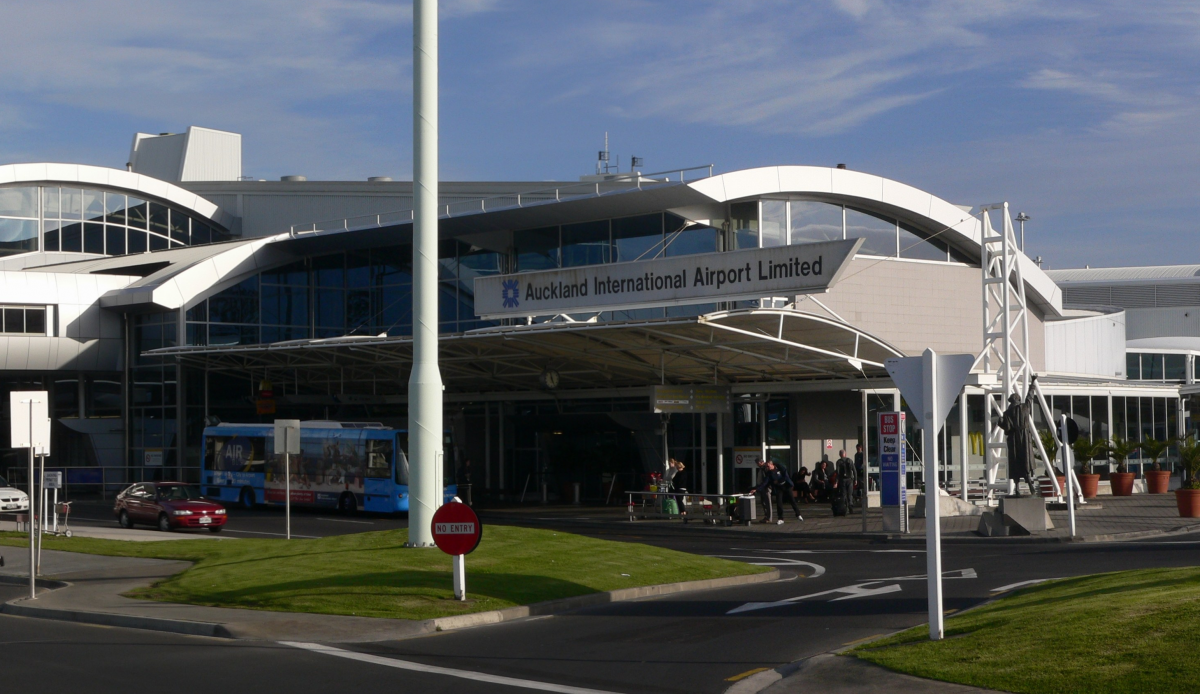 Международный аэропорт телефон. Международный аэропорт Окленда. Аэропорт новой Зеландии Auckland. Новая Зеландия Нельсон аэропорт. Окленд аэропорт фото новая Зеландия.