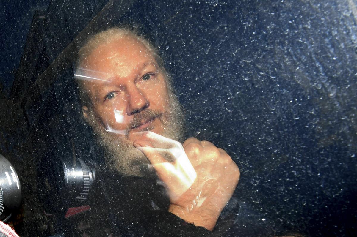 Ecuador spread lies about Assange: lawyer