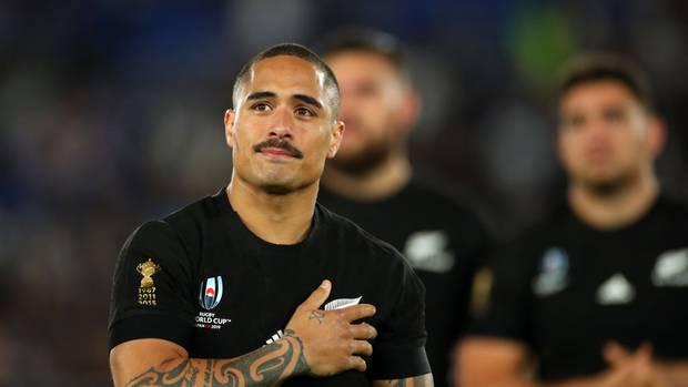 Aaron Smith opens up about 'toilet tryst'