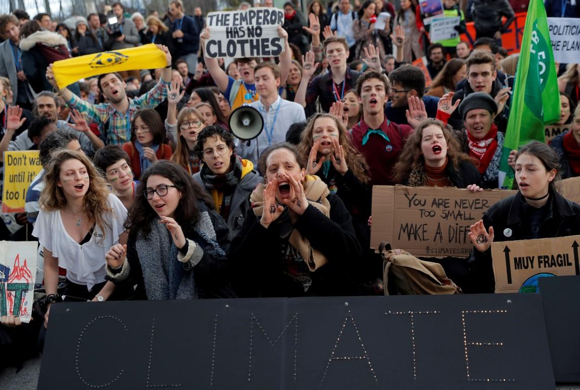 Angry activists dump manure outside climate summit
