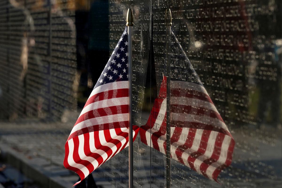 US coronavirus deaths surpass Vietnam War