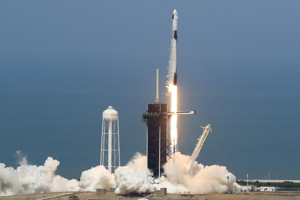 SpaceX rocket makes successful launch