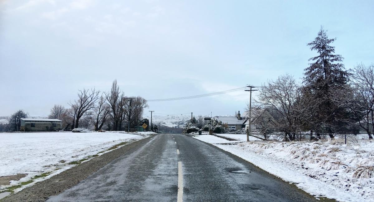 Wintry blast prompts snow warnings