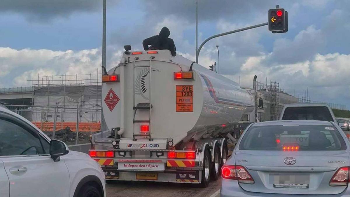 Man warned by police after hitching ride on fuel tanker