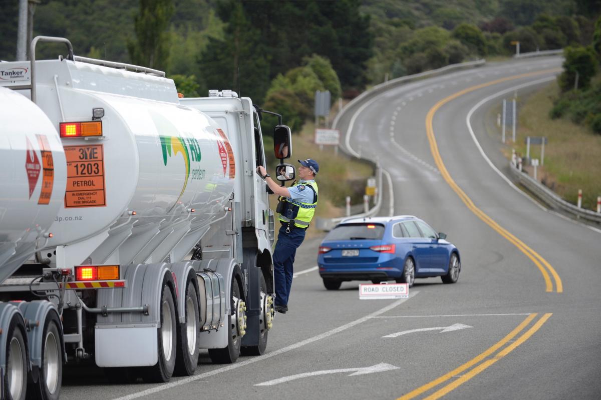 Two people injured, seven horses trapped in crash near Evansdale