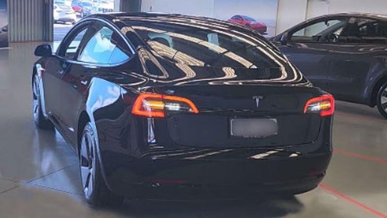 Wymarzony samochód „Koszmaru”: Tesla sprzedana za 79 000 USD z porysowaną farbą