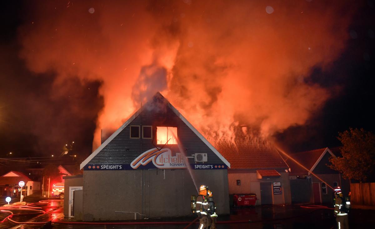 Photo of L’incendie de Mitchells Tavern causé par une panne électrique