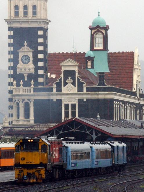 Greens want to get passenger rail back on track