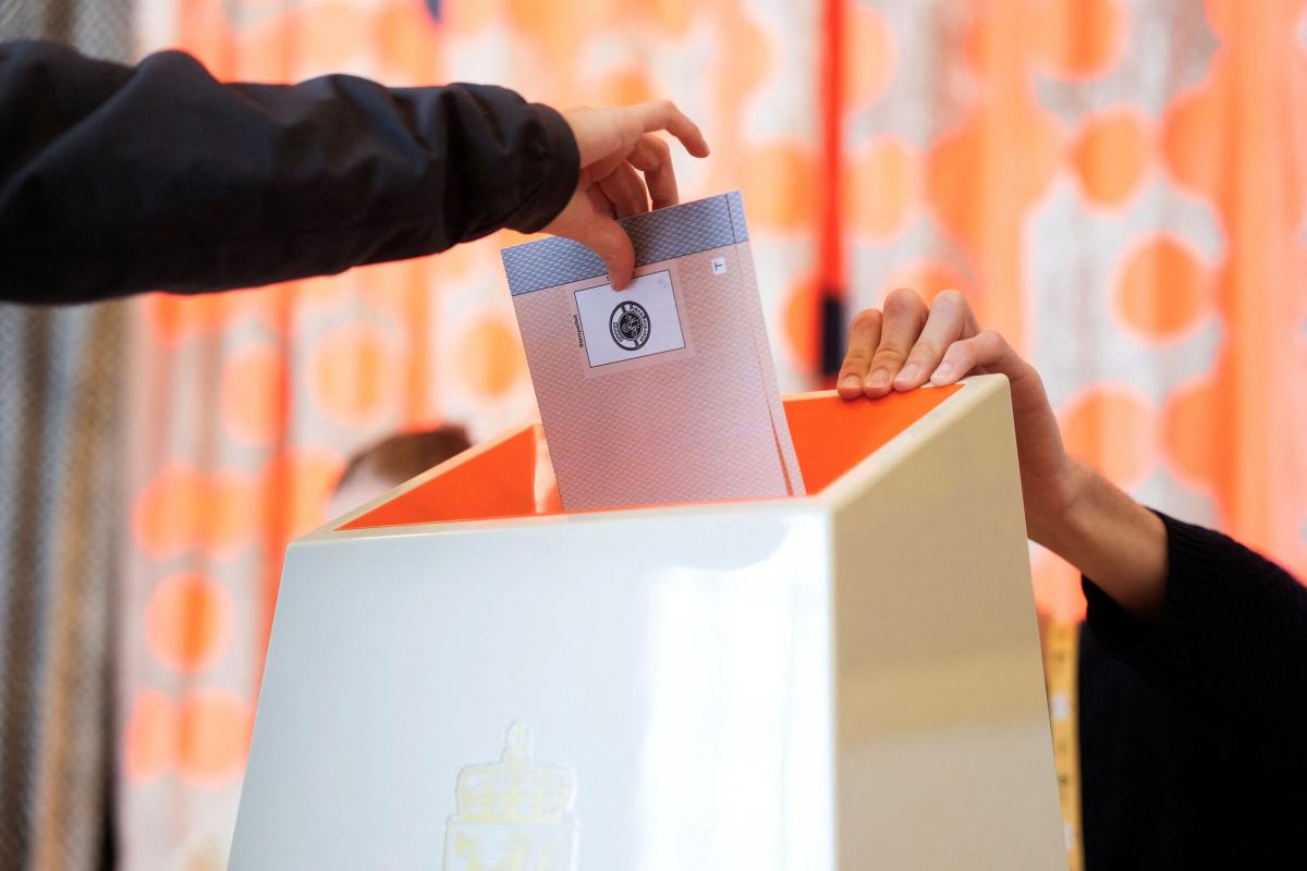 Ballot Bins Being Put Out, Papers, Information Delivered | Otago Da...